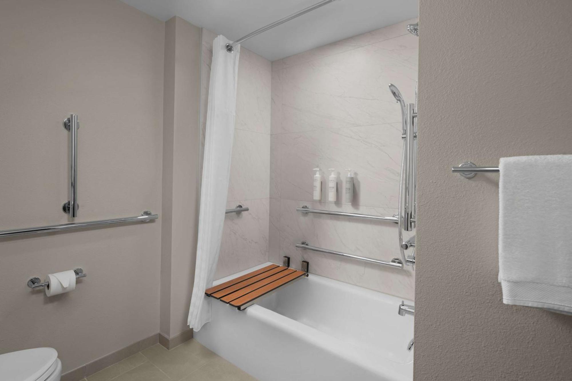 Embassy Suites By Hilton Madison Downtown 외부 사진